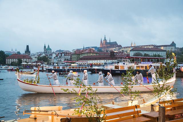 1654220786-prague-g8bd99a4ac_640