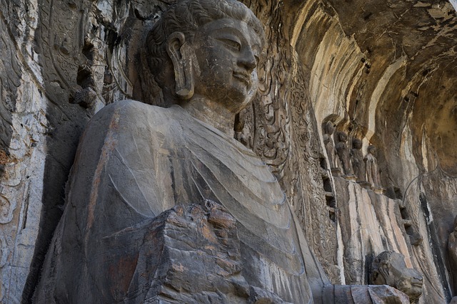 longmen-grottoes-2686242_640