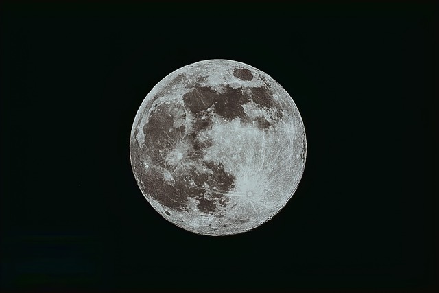 moon-g21bac31c1_640